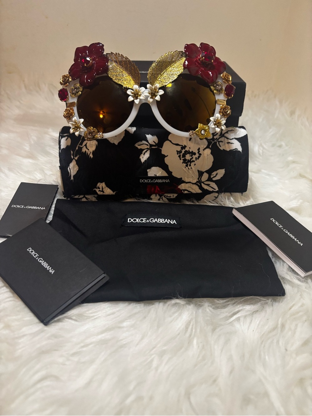Dolce&Gabbana Limited Edition runway oversized red Floral Embellished Sunglasses - Picture 6 of 17